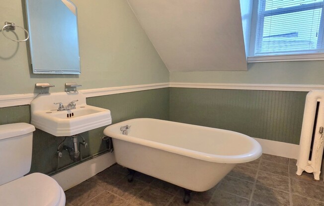 3 beds, 1.5 baths, 1,300 sqft, $3,300, Unit 2
