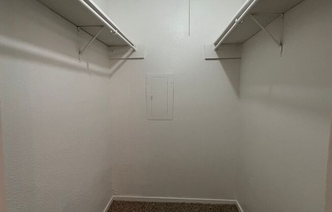 1 bed, 1 bath, 660 sqft, $950, Unit 215