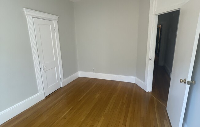 2 beds, 1 bath, $3,850, Unit 14