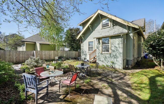 Vintage Studio in NE Portland is Your New Home!