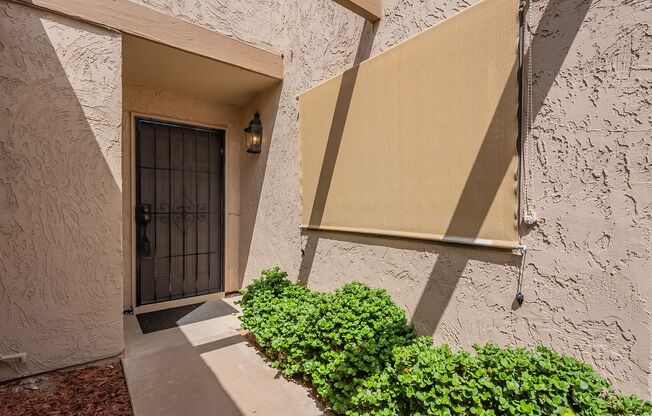 Views of Camelback! 2 Bedrooms / 2.5 Bath / 2 Car Garage