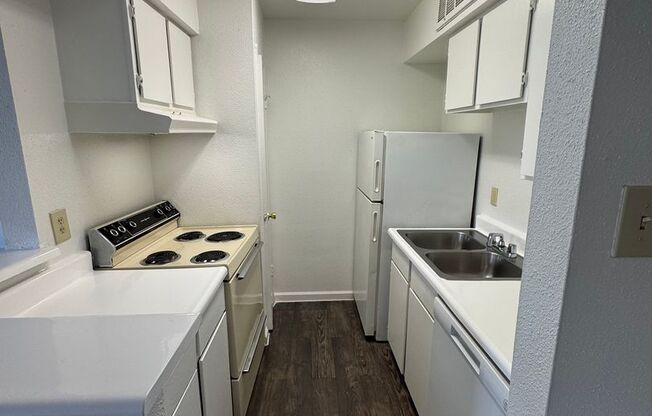 1 bed, 1 bath, 640 sqft, $885, Unit 0706
