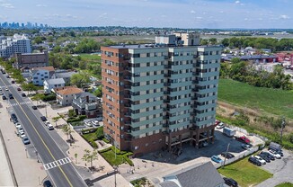 2 beds, 2 baths, 1,005 sqft, $2,900, Unit 903