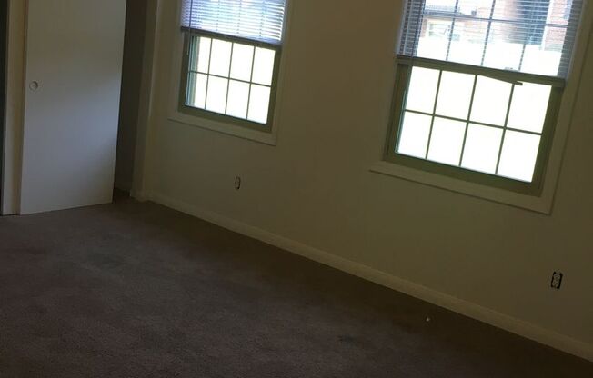 2 beds, 1 bath, 925 sqft, $1,185, Unit 07