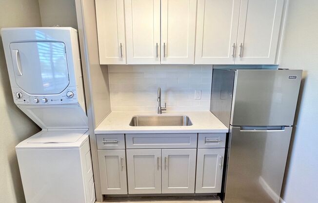 Studio, 1 bath, 407 sqft, $995, Unit 210