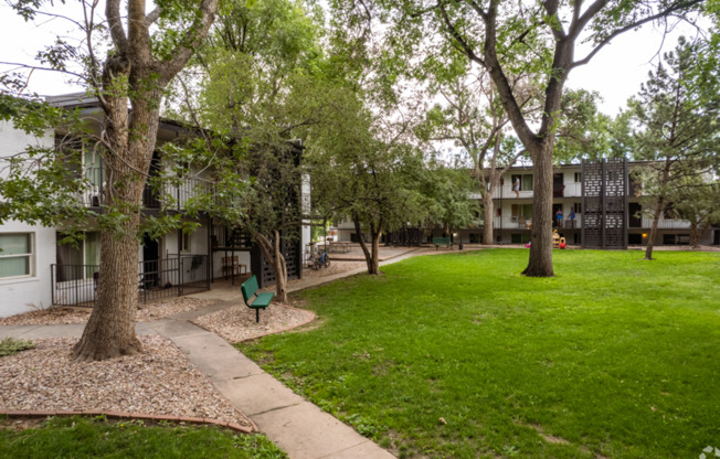 1 bed, 1 bath, 430 sqft, $1,095, Unit 1803 S Cascade Ave. - Unit 17