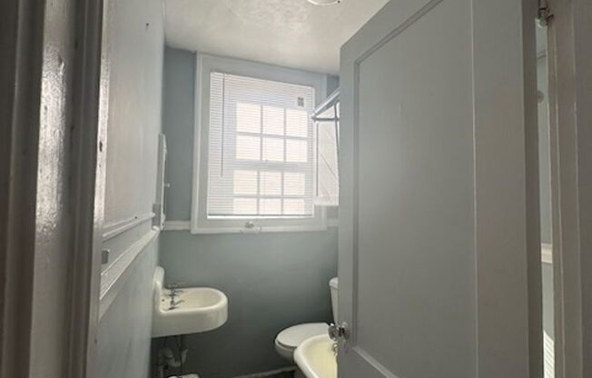 1 bed, 1 bath, 750 sqft, $1,350, Unit 215-11