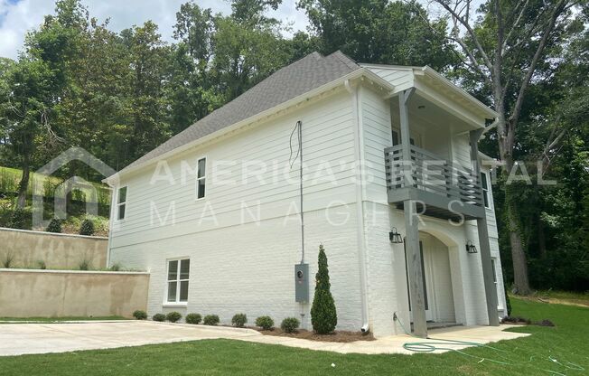 Spacious home for rent in Vestavia!!! Sign a 13 month lease by 11/30/24 to receive ONE month FREE!