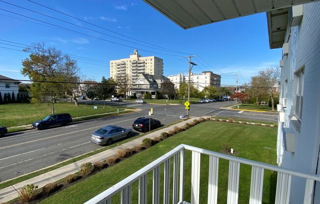 1 bed, 1 bath, 566 sqft, $2,375, Unit B4