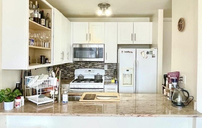 1 bed, 1 bath, 625 sqft, $4,700, Unit 24D