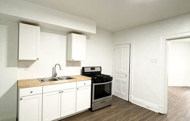 Available NOW - Renovated 2 Bedroom Row Home in Hazelwood!