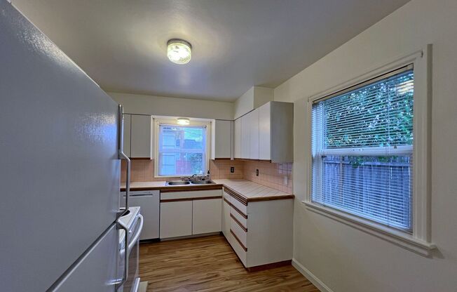 2 beds, 1 bath, $2,400