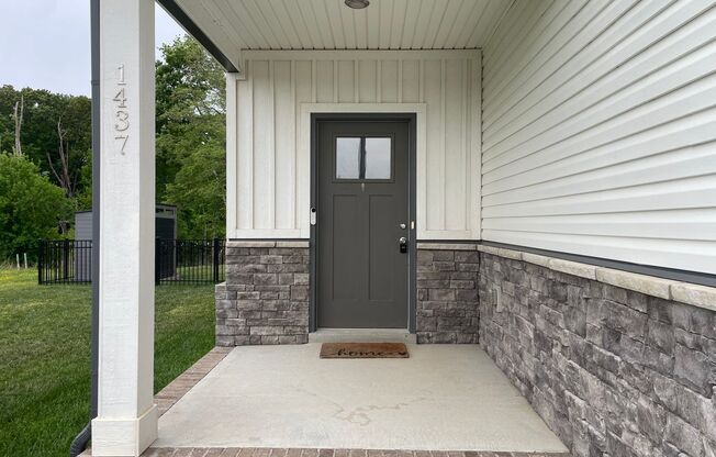 4 Bedroom Pet Friendly Home For Rent with Club House, Comm. Pool, & Comm Gym Access!