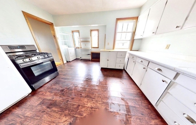 4 beds, 1 bath, 1,900 sqft, $4,300, Unit 2