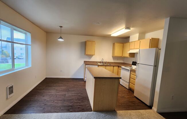 2 beds, 2 baths, 980 sqft, $1,395, Unit C-105