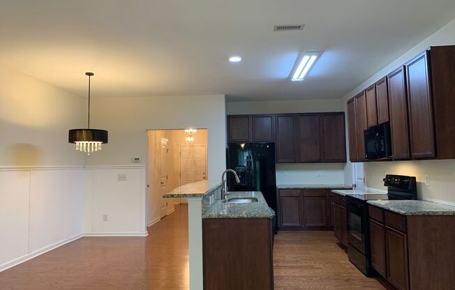 Beautiful 3 Bedroom Townhome in Raleigh near beautiful park! Apply Now!