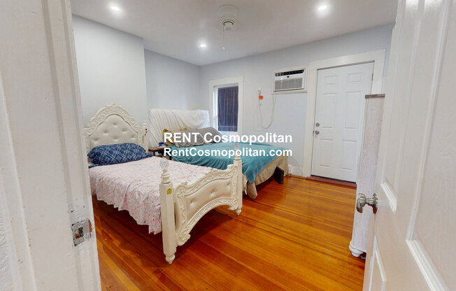 8 SALEM ST