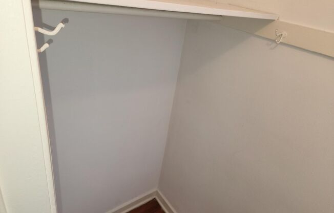 2 beds, 1 bath, 897 sqft, $2,335, Unit E-14