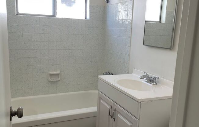 2 beds, 1 bath, $2,395, Unit 10