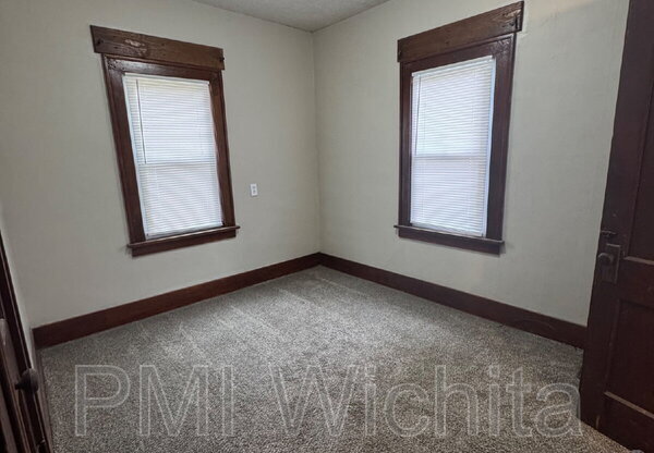 1937 N FAIRVIEW