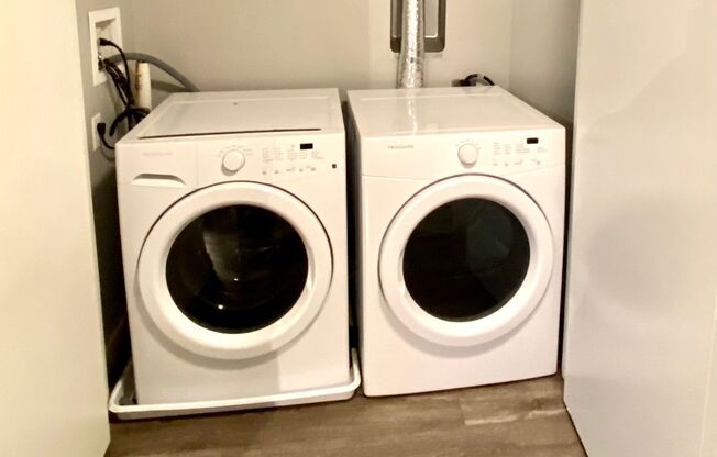 Studio, 1 bath, 402 sqft, $1,900, Unit 503