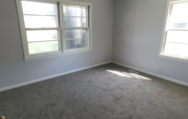 2 beds, 1 bath, $995