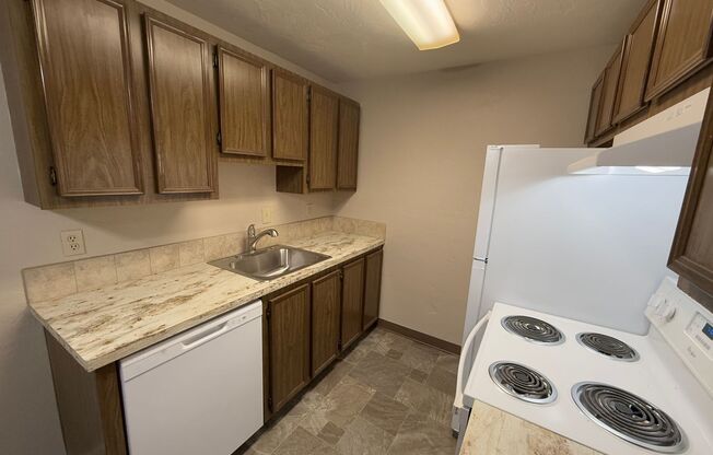 2 beds, 1 bath, 756 sqft, $1,195, Unit 10