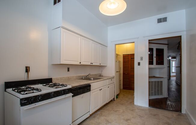 4 Bedroom + Den in Wrigleyville