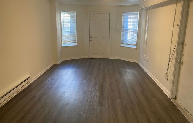 1 bed, 1 bath, 700 sqft, $1,199, Unit 40-B