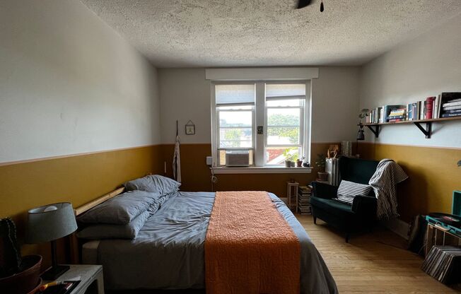 Studio, 1 bath, 300 sqft, $1,435, Unit Unit 415