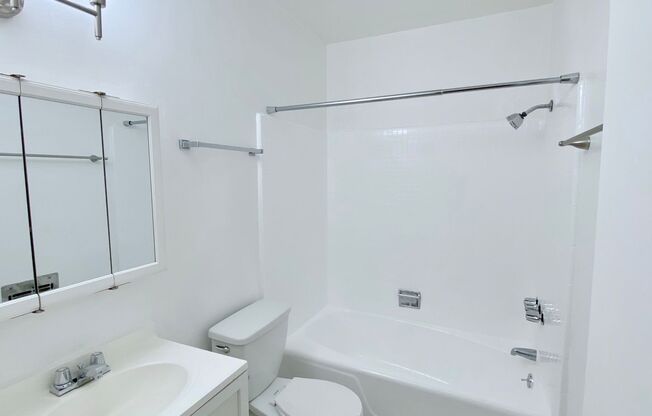 Studio, 1 bath, 450 sqft, $1,475, Unit E115