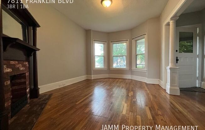 3 beds, 1 bath, 1,352 sqft, $1,400