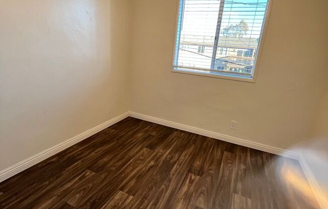3 beds, 1.5 baths, $2,700, Unit 2203