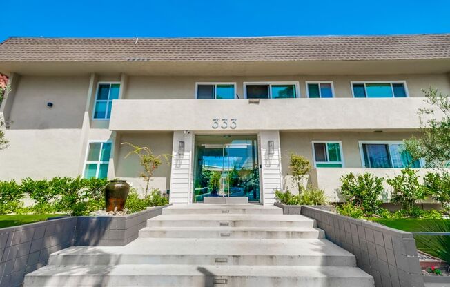 Premier Apartment Complex Near Hollywood Park with Pool, Gym and Covered Parking!