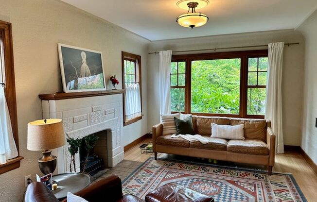 Spacious 4 Bedroom Home Minutes from Green Lake