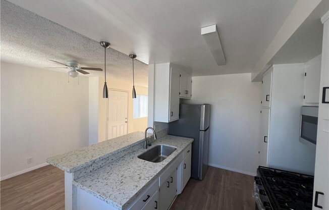 2 beds, 1 bath, 885 sqft, $2,950, Unit 1/2