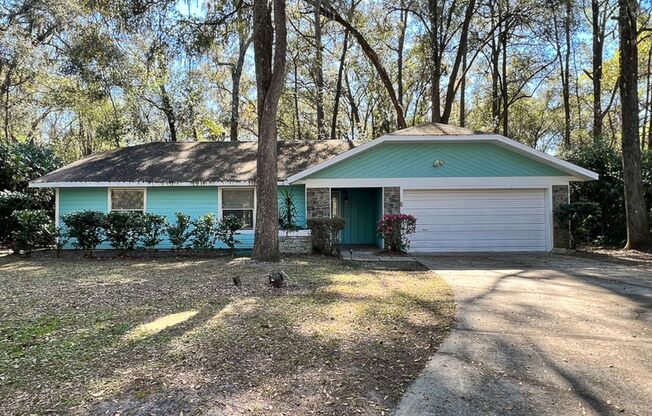 3/2 Pet Friendly House with HUGE Back Yard - Available Early December!