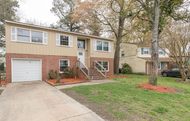 MOVE IN READY 4 Bedroom in desirable Hunt Club Terrace!
