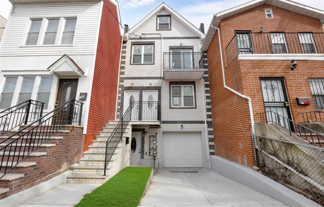 197 E 55 ST