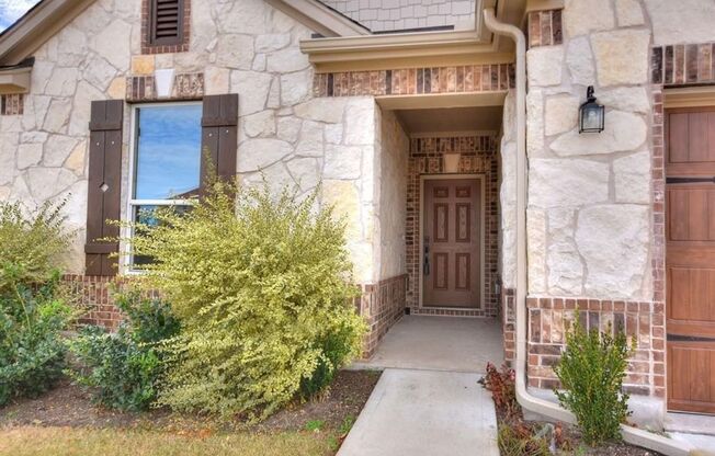 3 beds, 2 baths, $2,050