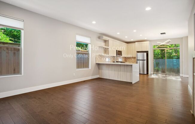 Stunning Home in St. Johns! Three Bedroom, Two and Half Baths with A/C!