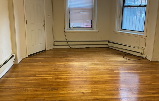 469 COMMONWEALTH AVE