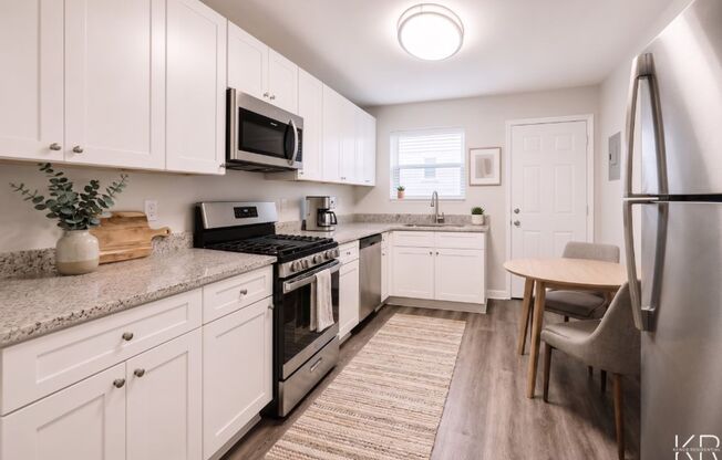 2 beds, 1 bath, 850 sqft, $1,100, Unit 00-F3