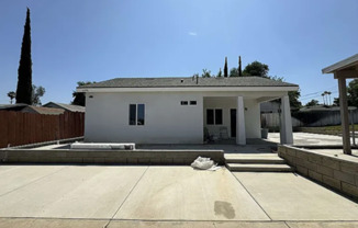 Charming & Welcoming Solar 2bed 1bathroom Home in Riverside!