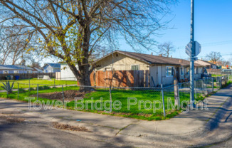 1718 GRAND AVE