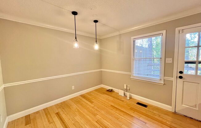 Newly Remodeled 2BD, 2.5BA Raleigh Townhome Centrally Located Near RDU and Brier Creek