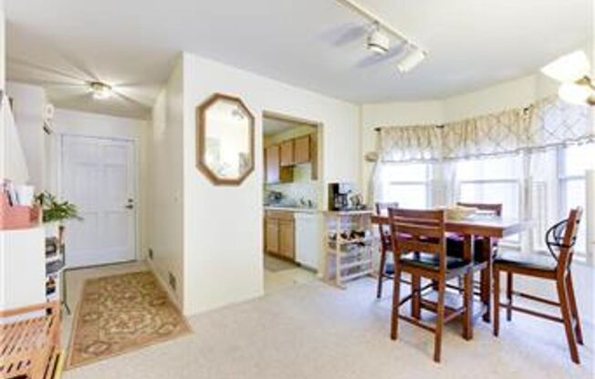 Immediate move in- Newly remodeled townhome