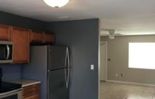 2 beds, 1 bath, 900 sqft, $1,725