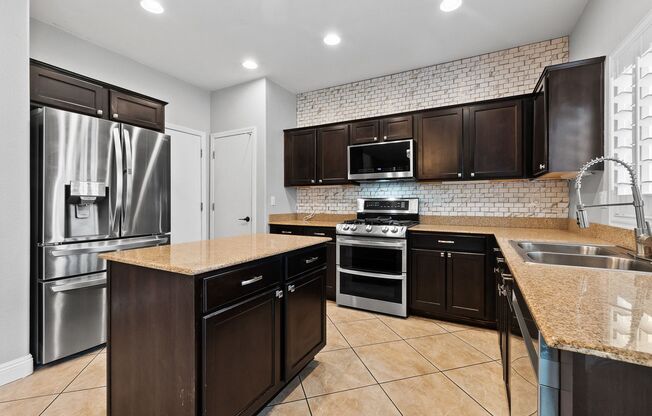 Stunning 3 Bedroom Home with a Large Backyard, in Providence