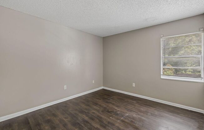 2 beds, 1 bath, $1,000, Unit 48